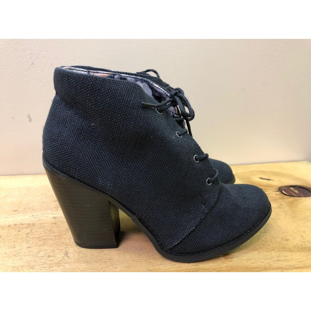 Call it spring Neutral Lace Up Heeled Booties US 7 EUR 37.5 (WORN ONCE)
